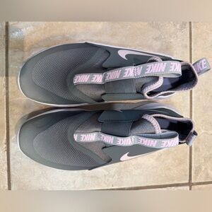 Nike Flex Runner girls 7y shoes